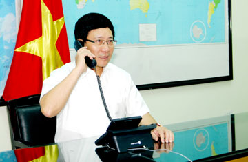 Фам Бинь Минь и Кэтрин Эштон провели телефонный разговор